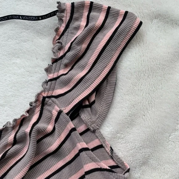 Volcom Ruffle Ribbed Crop Top - Picture 5 of 9